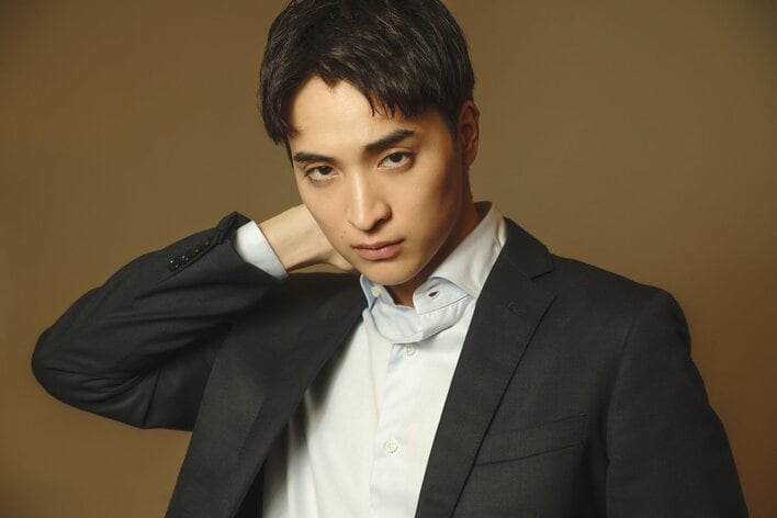 【写真】一ノ瀬颯が“刑事スタイル”で爽やか&クールに決める!