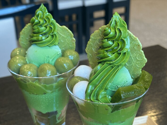 【100周年記念キャンペーン】濃厚抹茶パフェの追い抹茶と抹茶生煎餅が無料で楽しめる期間限定イベントを京都で開催