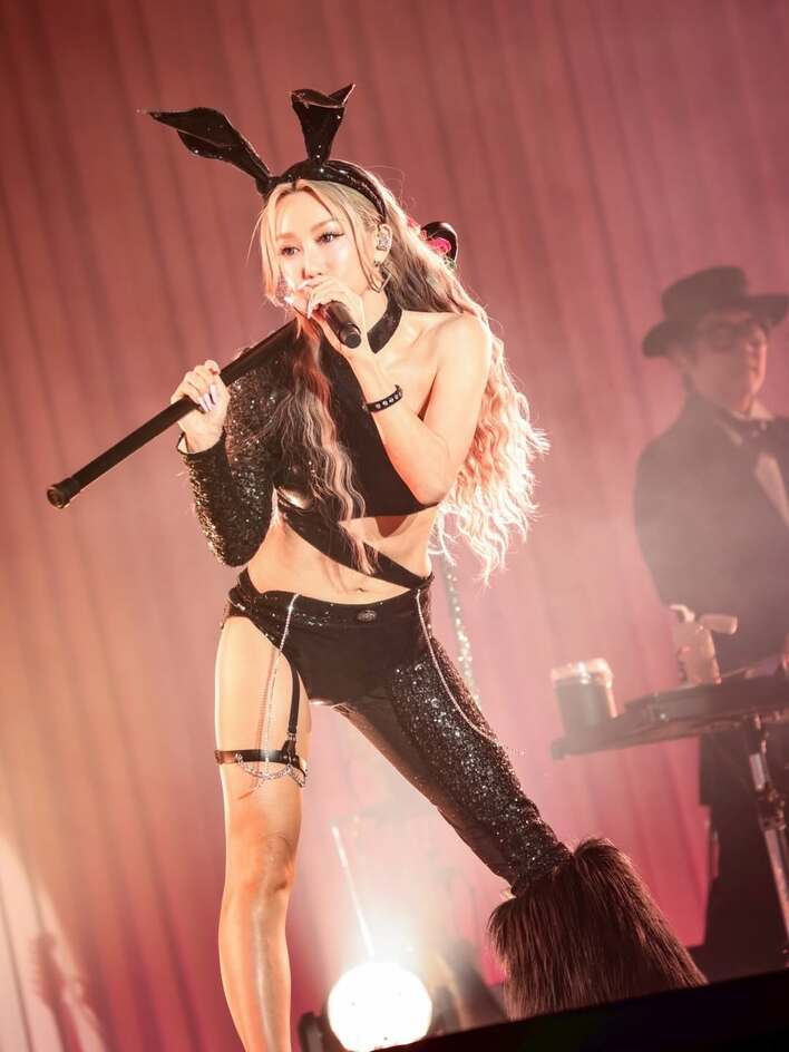 エグいスタイル神」倖田來未(43) バニー衣装からのぞく美ボディーに