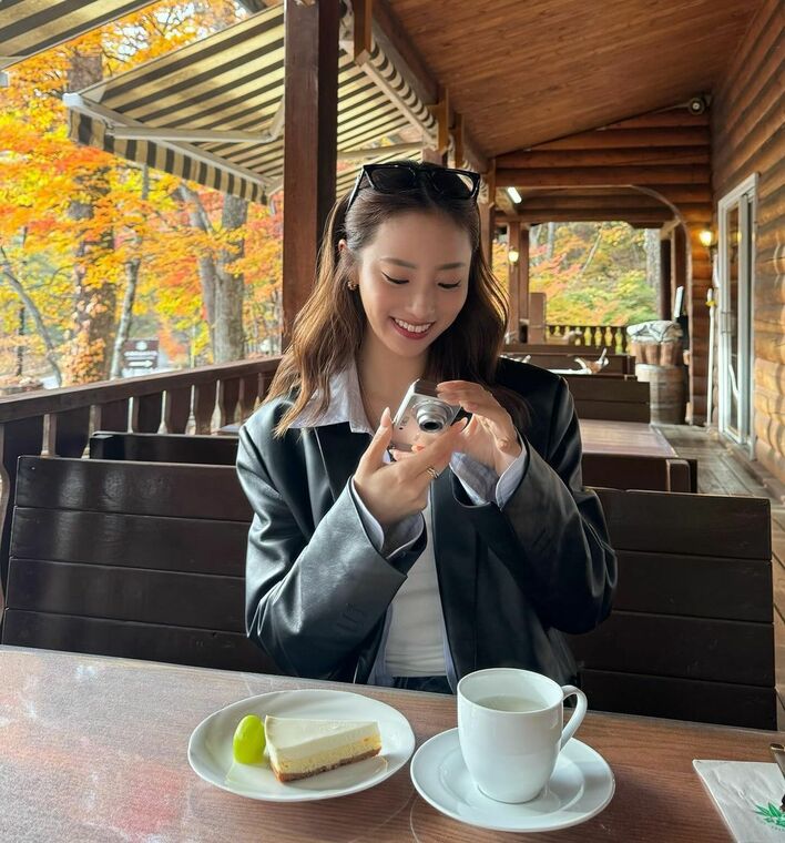 オシャレすぎ！」中町綾＆とうあ 日光の大自然をバックに秋の装いで