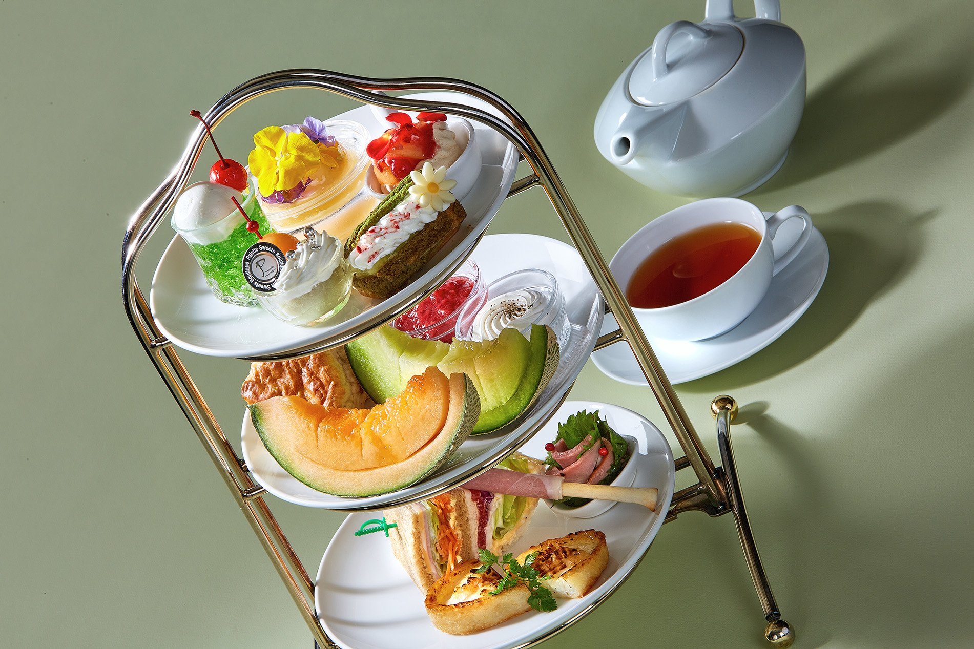 水戸プラザホテル】茨城県産メロンが贅沢に楽しめるアフタヌーンティー