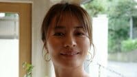 新山千春 習字での“達筆な美文字”にファン絶賛！子ども時代のエモいアイテムで書き上げた繊細な筆跡や真剣な表情で書き上げる様子に「すばらしい」