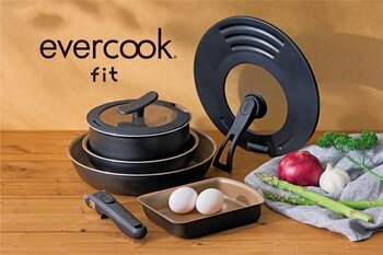 新生活準備はキッチンから。長持ちでコスパのよい着脱式フライパン 「evercook fit（エバークックフィット）」からスタイリッシュなブラックのセットが新登場！