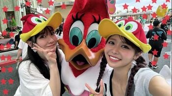FRUITS ZIPPER仲川瑠夏＆真中まなが“NEW KAWAII”ショットを連発！おそろいグッズでユニバ満喫！