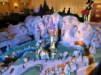 東京ディズニーシー新エリア「ファンタジースプリングス」の1/25模型を初公開　建設中の写真も！