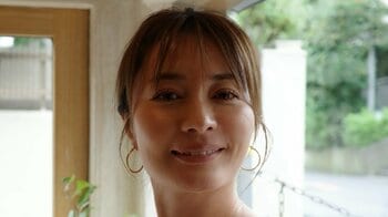 新山千春 習字での“達筆な美文字”にファン絶賛！子ども時代のエモいアイテムで書き上げた繊細な筆跡や真剣な表情で書き上げる様子に「すばらしい」