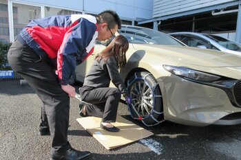 【JAF広島】突然の雪や路面凍結に備える！タイヤチェーン取り付け教室を開催します