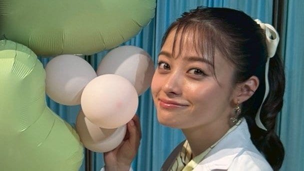 「本気すぎて笑った」橋本環奈 真剣な眼差しでうどんと向き合う姿公開！“ワンピース作戦”で挑んだ様子に「全力すぎて好き」などと絶賛の嵐