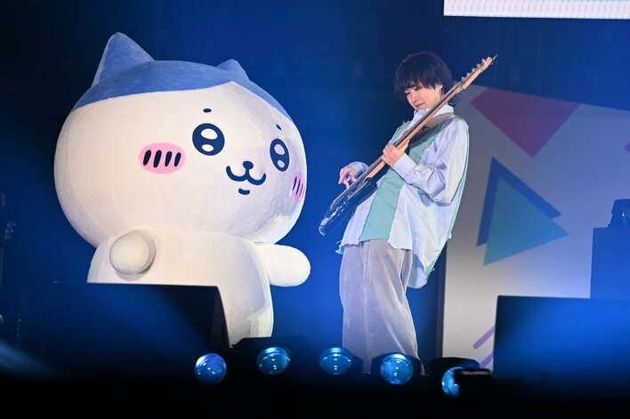 【写真22枚】明るいバンドサウンドに大熱狂!マルシィのライブ写真&舞台裏ショットを見る