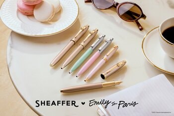 【新商品】アメリカ発祥の筆記具ブランド「シェーファー」より、 新コレクション「シェ―ファー x エミリー・イン・パリス」が発売