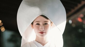 「旦那様優しそう」藤井サチ 夫“初顔出し”の結婚式ショット披露！白無垢姿で夫と向き合う様子や93歳祖母との2Sも「綺麗すぎてうっとり」