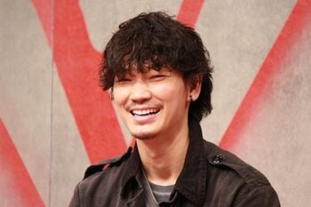 綾野剛 新ドラマの撮影現場では“フェニックスモード”「ずっと撮影していられる状態」