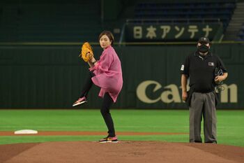 石原さとみ 7大会連続となる始球式に挑戦「“だるそうに”を意識しすぎました」