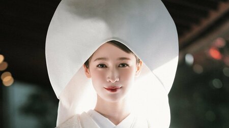 「旦那様優しそう」藤井サチ 夫“初顔出し”の結婚式ショット披露！白無垢姿で夫と向き合う様子や93歳祖母との2Sも「綺麗すぎてうっとり」