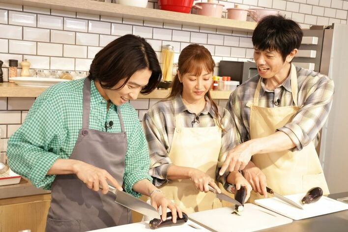 初回ゲスト・三宅健と「麻婆茄子」「ナスの煮浸し」作り！ミキティ＆庄司智春が初のロケへ『ミキティダイニング』レギュラー放送スタート