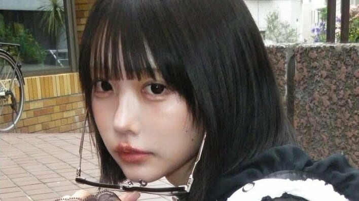 【写真4枚】あのちゃん 美脚スラリ!ファンからもらったミニ丈ワンピース姿を見る