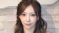 「その髪形したら私詰むw」NiziU・MAYUKA ハイツインテールで“イケメン化”！？ほっそりお腹×鋭いまなざしのクール姿に「レベチ」