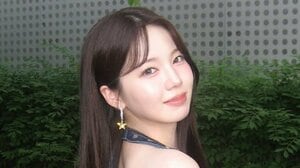 「え、凄過ぎん」NiziU・AYAKA まるで“スパイダーマン”!? おなかチラリなトレーニング姿に「ウエスト細すぎ」