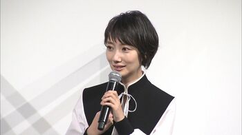 「うわ！ラブホテルだ！」波瑠が主演映画のセットに驚き
