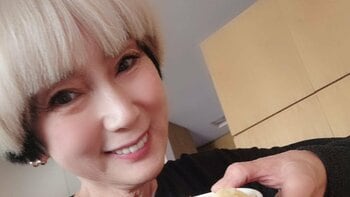 秋野暢子 おしゃれな健康朝ごはん披露！“まるでカフェ”のような丁寧に盛り付けたフルーツ盛りだくさんメニューに反響