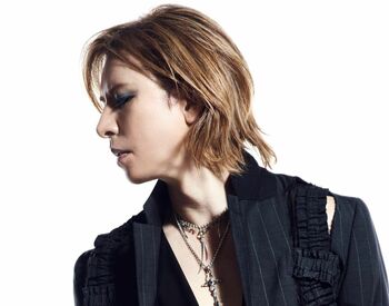 YOSHIKI エンタメの今後を語る一方、やかん片手にお茶目な姿を見せファンを沸かす