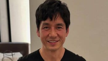 「笑顔がキュ〜ト！」西島秀俊 54歳の誕生日迎え大好きなスイーツに囲まれ満面の笑み！豪華なケーキを見つめる姿にファンから「幸せそう！」