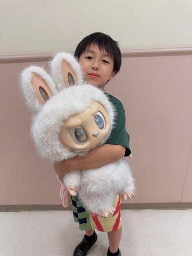 川崎希「ラブブ」ケーキで長男の誕生日を祝福！特大ぬいぐるみや自作