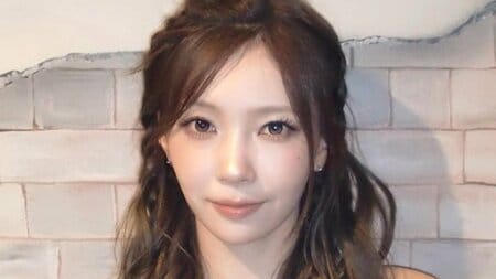「その髪形したら私詰むw」NiziU・MAYUKA ハイツインテールで“イケメン化”！？ほっそりお腹×鋭いまなざしのクール姿に「レベチ」