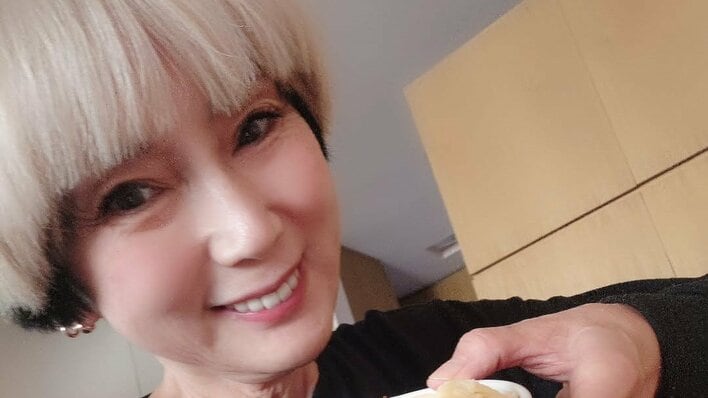 秋野暢子 おしゃれな健康朝ごはん披露！“まるでカフェ”のような丁寧に盛り付けたフルーツ盛りだくさんメニューに反響