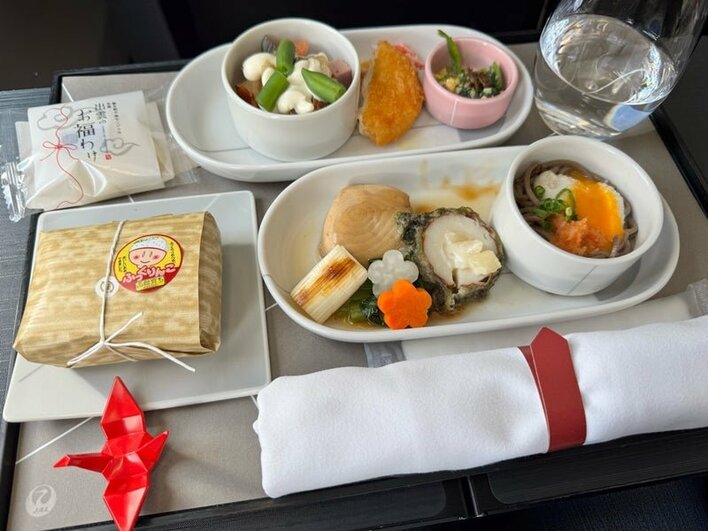 薬丸裕英 JAL“豪華”機内食「さめの煮付け」など驚きメニューを公開