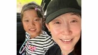 クワバタオハラ・小原正子 6歳長女と沖縄でプール満喫！“お気に入りの水着”でルンルン滑り台にも挑戦したニコニコ笑顔に「かわいい」