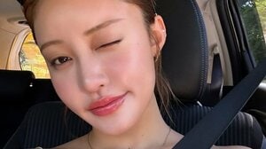 王林 ザックリ“美背中”＆大胆胸元見せワンピース姿を公開！夏の日差しに輝く妖艶な姿に「スタイル抜群」「めっちゃカッコいい」とファンうっとり