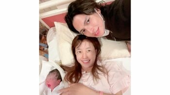 産後5ヵ月の川崎希「盛ったサイズ表送り…」AKB48として“アイドル復活”ショット公開！王道の赤ジャケットを着こなす