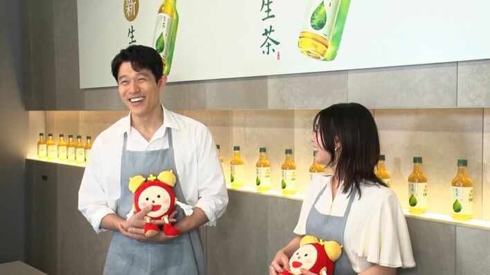 Amazon.co.jp: 生茶 高畑充希 鈴木亮平 クリアポスター ポスター