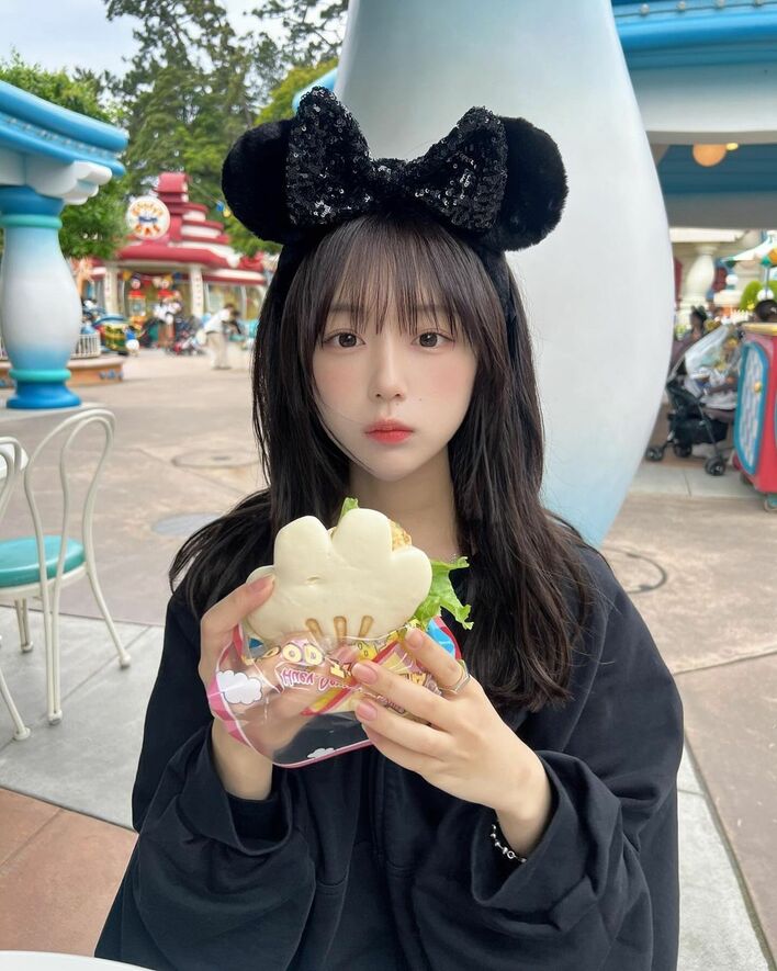 なえなの ディズニーランドでの食い倒れ“えぐかわショット”を公開