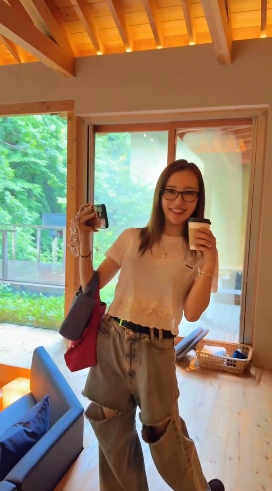 神動画すぎる」前田敦子 板野友美との“2人旅”の様子を公開！お風呂