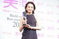 北川景子 美肩際立つ黒ロングドレス姿を披露！美容のための心がけは「早くに化粧を落とす」「運動の積み重ねが大事」