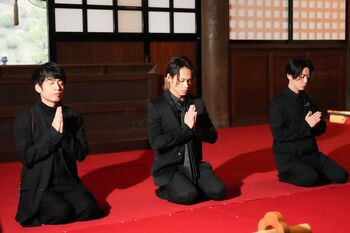 KAT-TUN 成田山新勝寺で厄除け＆デビュー18周年をお祝い！中丸雄一「今年は『20周年』に向けて走る感じに」