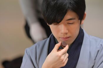 藤井聡太王位・棋聖がCM初登場！ 対局よりも緊張したという演技の自己採点は「80点」