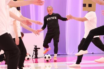 元日本代表・小野伸二、柿谷曜一朗が参戦！宮近海斗にさすがのボールコントロールを見せつける『ニッポン代表応援TV』