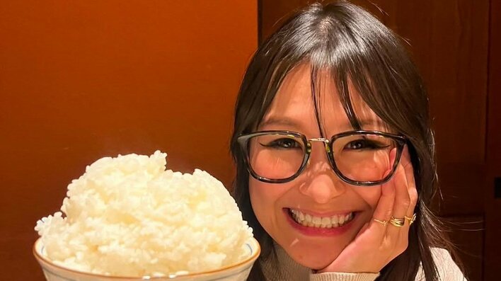 ギャル曽根 長女の“ギャルみたい”なショット公開！超ロングヘア×ルーズソックス風アイテム身に付けた後ろ姿に反響