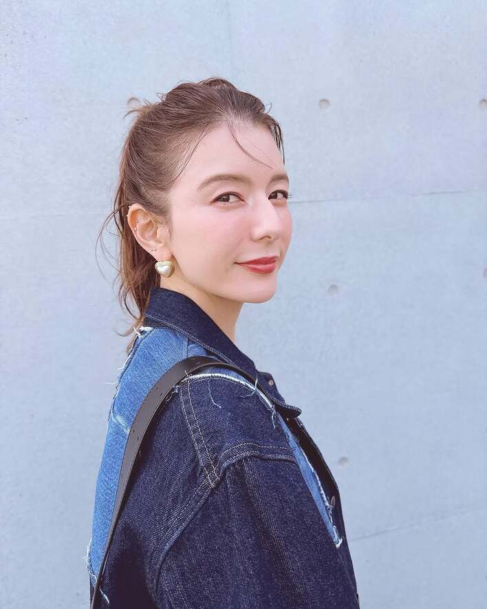 【写真13枚】「桜の妖精さん！」旅館オープンで話題のスザンヌのパンツスタイル春コーデや息子とのツーショットを見る