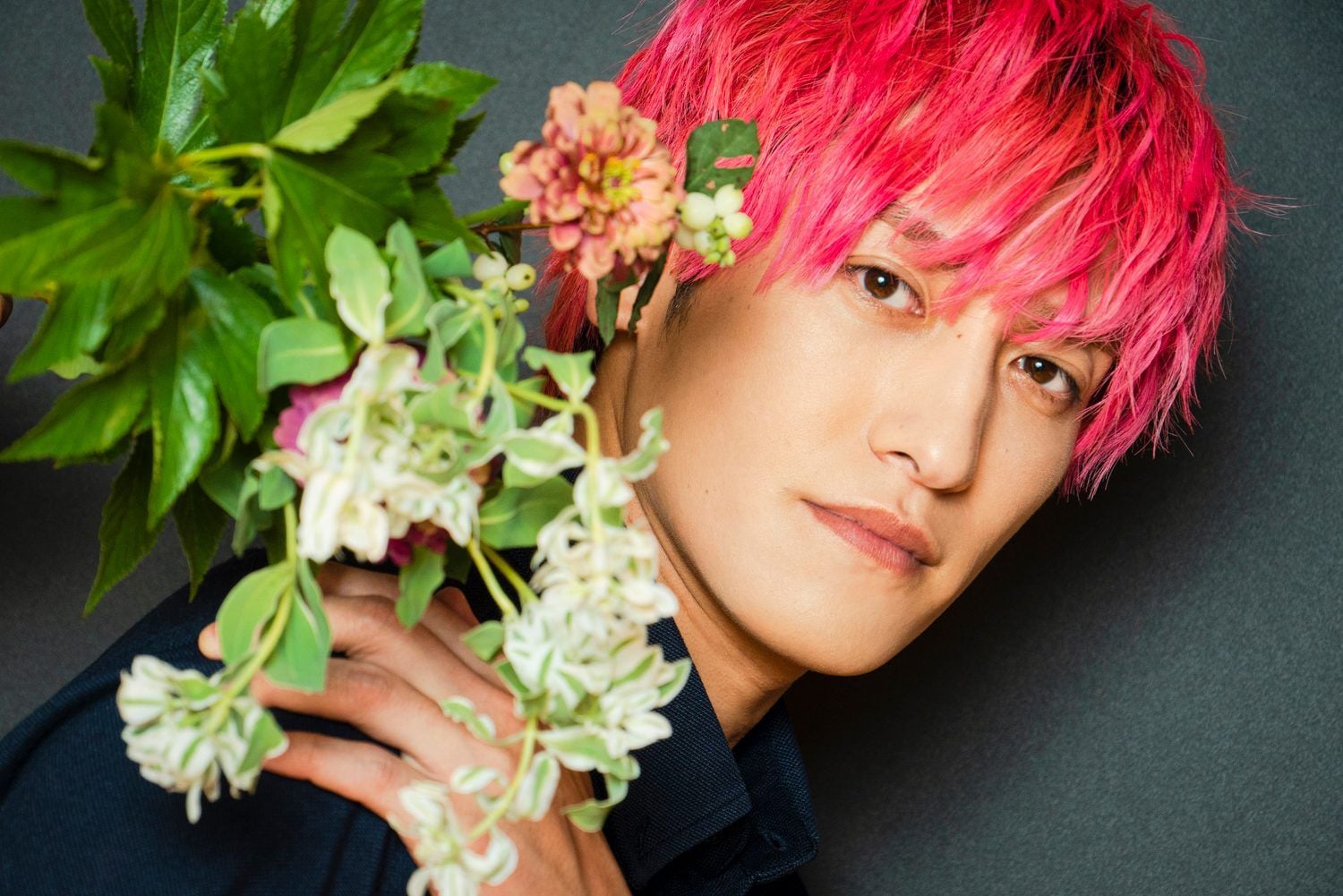 兼近大樹「僕を家族と思ってずっと持っていて」1st写真集に込めた“虚