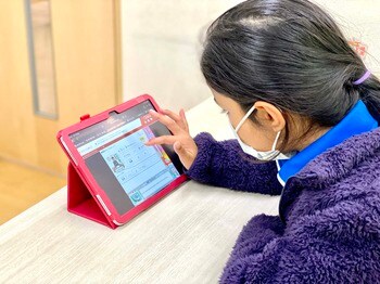 日本語教育が新たな選択肢に　学習塾で「すらら にほんご」導入が加速