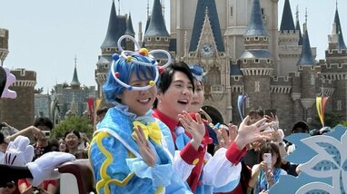 ミッキーたちと一緒にミセスがスペシャル登場！カラフルな衣装で