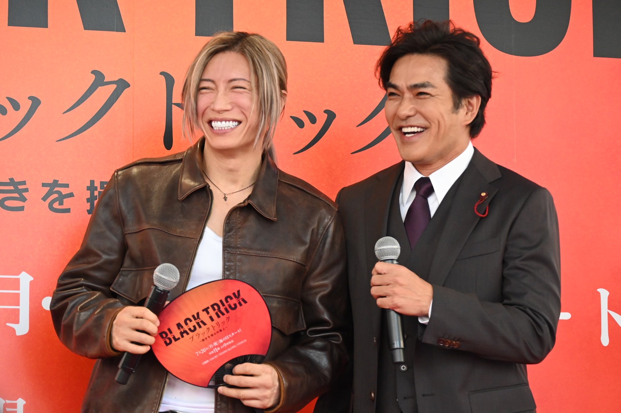 GACKT生歌で北村一輝の誕生日をお祝い！北村「最高の28歳の誕日になりました！」にツッコミも『ブラックトリック』