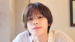 &TEAM・K “脚長すぎ”な寝そべりショット公開！夏の思い出で撮影されたベッドチェアに収まらない“スタイル抜群”姿でリラックス「幸せそうな顔」