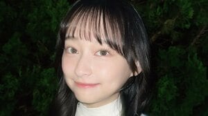 影山優佳 ミニスカ姿ですらりと長い美脚を堂々披露！胸キュン必至な「たまらん♡」ドアップウインクショットも