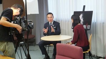 「リアルタイムで必ず見てます」鈴木英敬三重県知事と遠藤憲一が“断崖”トーク！