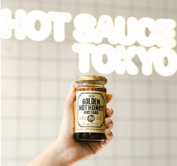 次の調味料トレンドは“ホットハニー”？ 米国で人気の甘辛を日本流へ。GOLDEN MUSTARD × Hot Sauce Bar Tokyo「GOLDEN HOT HONEY MUSTARD」発売
